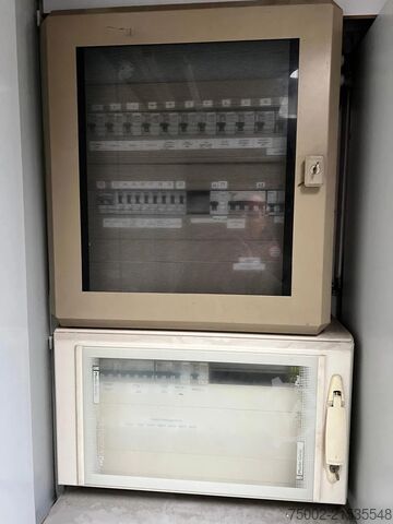 Scania P230 TOP: multifunct. ruimte met airco (camper?), 22kVA generator, hydr. steunpoten, beloopba Scania P230 TOP: multifunct. ruimte met airco (camper?...