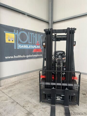 Electric 4-wheel forklift EP EFL253 P