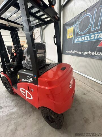 Electric 4-wheel forklift EP EFL253 P