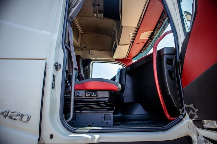 Standard tractor VOLVO FH 420