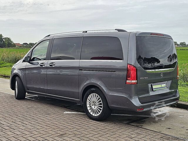 Personenbeförderung MERCEDES-BENZ EQV 300 L2 Navi 7-Persoons