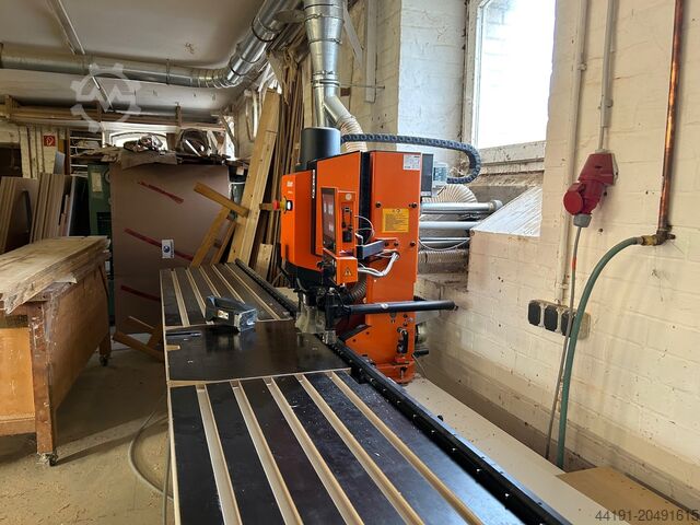 Bohr- und Beschlagsetzmaschine Blum Minipress Top