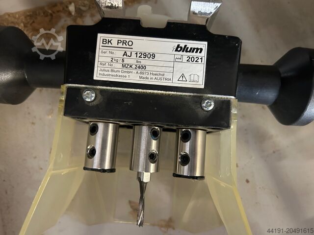 Bohr- und Beschlagsetzmaschine Blum Minipress Top