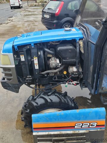 Traktor iseki TF223F