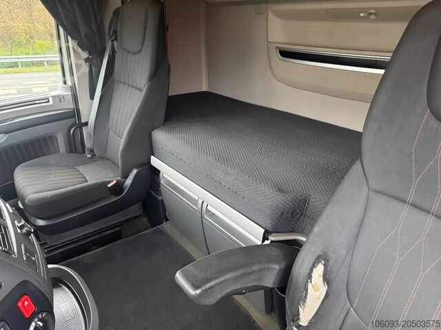 Standard-SZM DAF XF 480 6 x 2 Spacecab