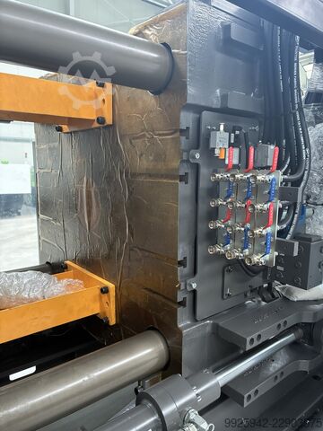 Injection molding machine YIZUMI UN500D1 IU3330 D=84
