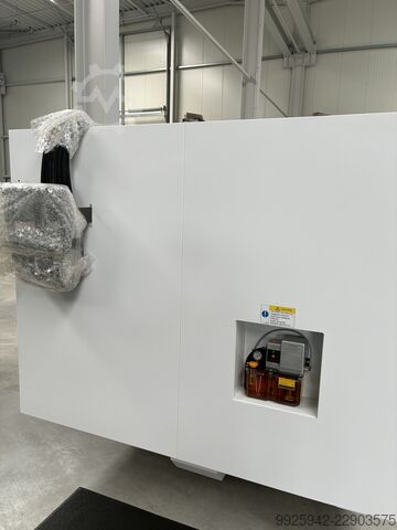 Injection molding machine YIZUMI UN500D1 IU3330 D=84