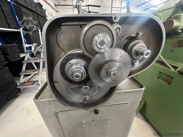 Gear hobbing machine Mikron Type 132-02 (23)
