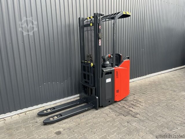Stand-on stacker Linde D14SP