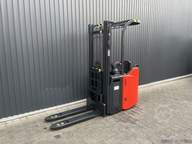 Stand-on stacker Linde D14SP