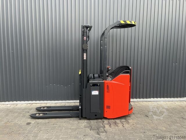 Stand-on stacker Linde D14SP