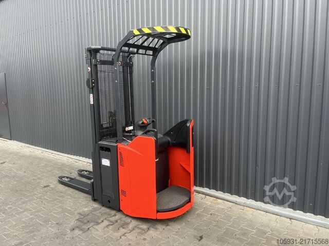 Stand-on stacker Linde D14SP