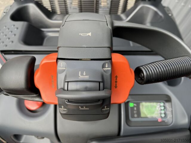 Stand-on stacker Linde D14SP