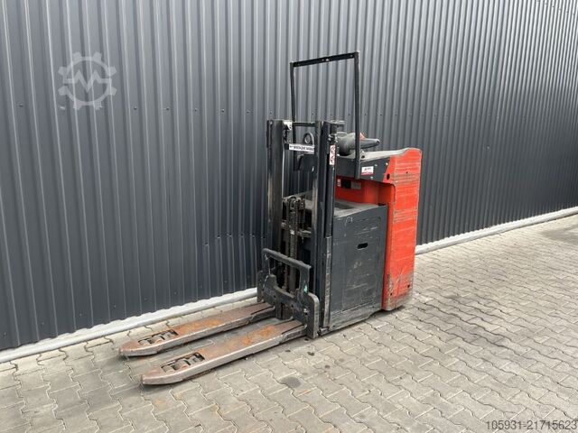 Stand-on stacker Linde D12SF