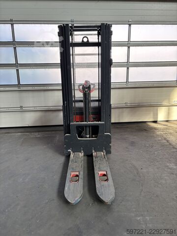 Pallet Stackers Linde L 20 1173 Triplex