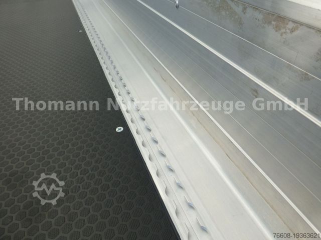 Transporter mit Koffer RENAULT NEW Master 2025 Koffer Türen Möbelkoffer