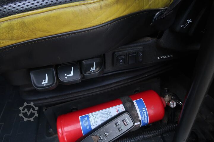 Standard-SZM Volvo FH 16.650 6X4/ RETARDER/ PTO/ 2X TANK/ PARK AIRCO