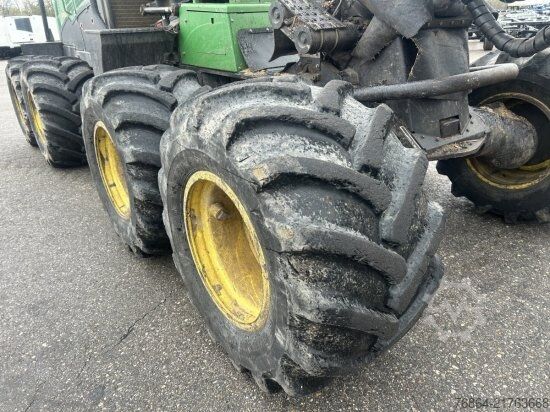 Forestry vehicle JOHN DEERE 1270G HARVESTER 8X8