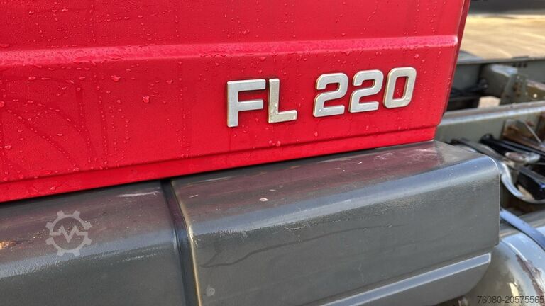 Fahrgestell mit Fahrerhaus Volvo FL 220 (MANUAL GEARBOX / BOITE MANUELLE)