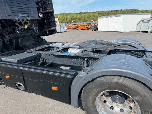 Standard tractor unit IVECO Stralis 420 E5 *Black Edition * Fahrschule