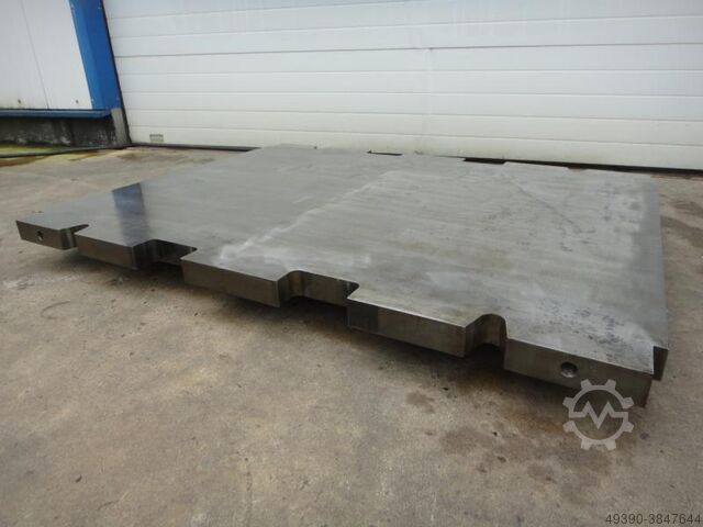 Richt- und Schweißplatte Stahl - Bearbeitete Stahlplatte, Gefräste Stahlplatte mit guter Oberfläche,  1900x1500