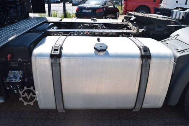 Standard tractor unit MAN TGX 18.500 2 Tanks 1160L Retarder ACC Standklima