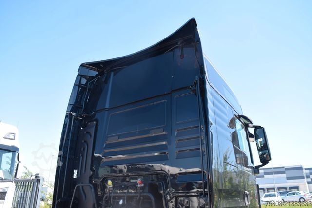 Standard tractor unit MAN TGX 18.500 2 Tanks 1160L Retarder ACC Standklima