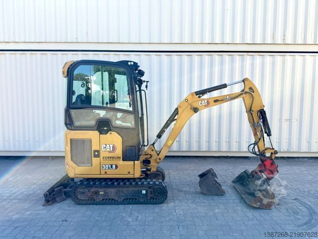 Mini excavator CATERPILLAR 301.8 / 2021 BJ / 1.870 H/ 2 x Löffel/Powertilt