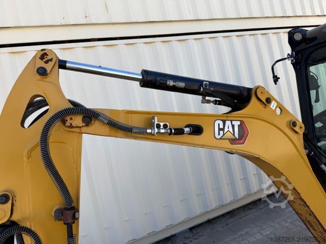 Mini excavator CATERPILLAR 301.8 / 2021 BJ / 1.870 H/ 2 x Löffel/Powertilt