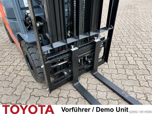 Treibgasstapler Toyota 02-8 FGF 18, Demo
