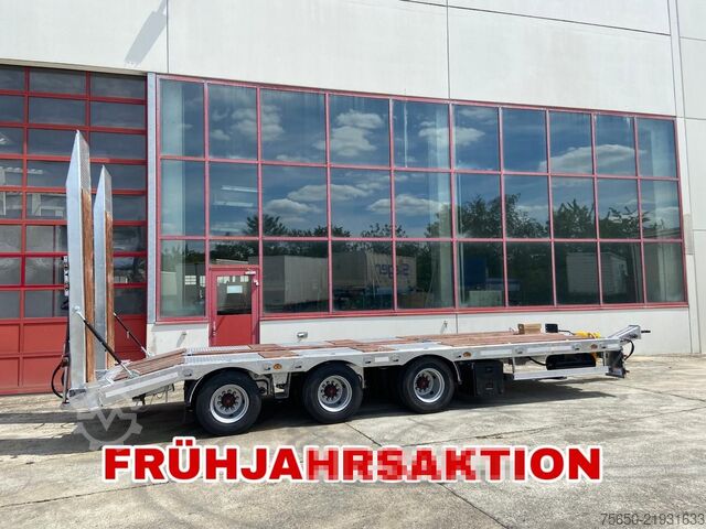 Low loader trailer Möslein TT 28  Tridem- Tieflader 3 Achs, gelenktNeufahrzeug