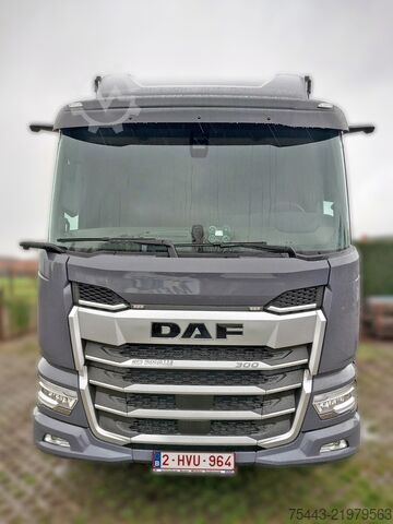 Sliding tarpaulin DAF XD 300 FA - 4x2 – D357 19T schuifzeil Alumac – ...
