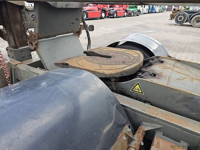 Platform trailer TERBERG BC182