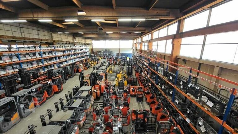 Reach Truck Toyota RRE 140 M // Kamera // Seitenschieber // 216 Std.