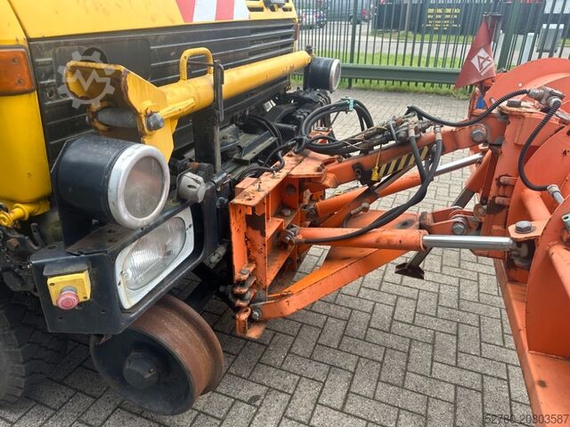 Streuwagen Unimog U1400 Rail