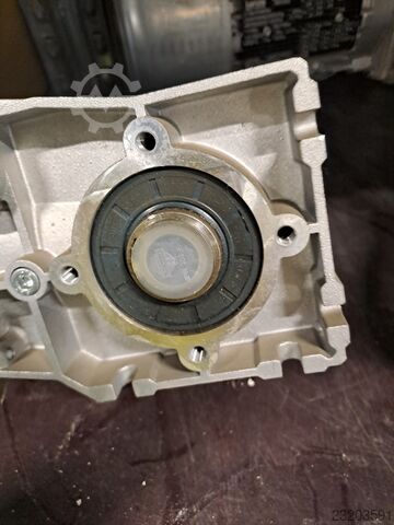 Gear Motor G50AB045MHAR2C00 i=10.466 n2=136.2rpm M2 Lenze G50AB045MHAR2C00 MDEMAXX063-12C0C