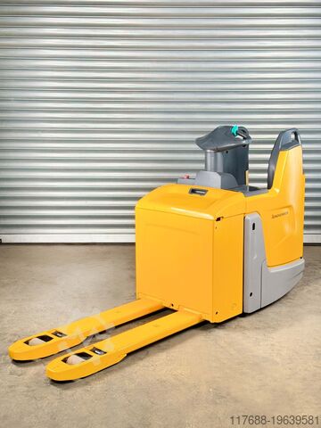 No pallet truck driver Jungheinrich ERE 225 - Service Neu + Garantie - Batterie 85%
