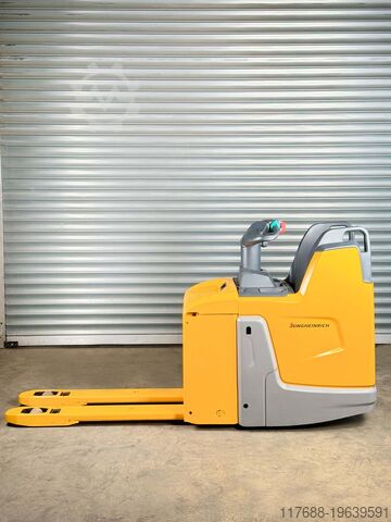 No pallet truck driver Jungheinrich ERE 225 - Service Neu + Garantie - Batterie 85%