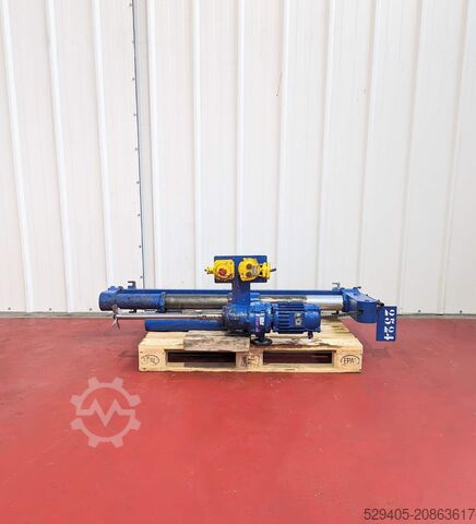 Stirrer on wall support - -