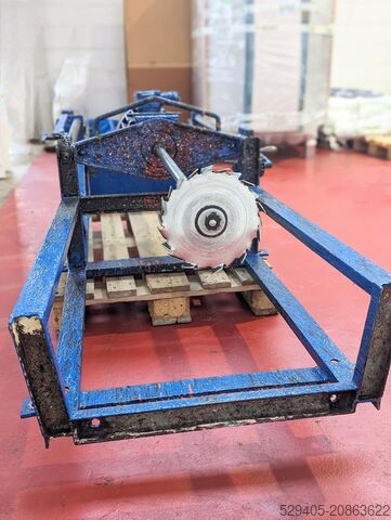 Dissolver with wall support - -