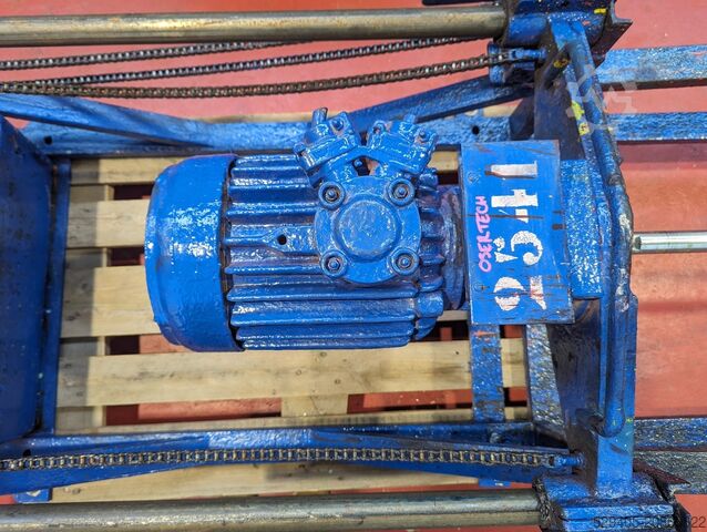 Dissolver with wall support - -