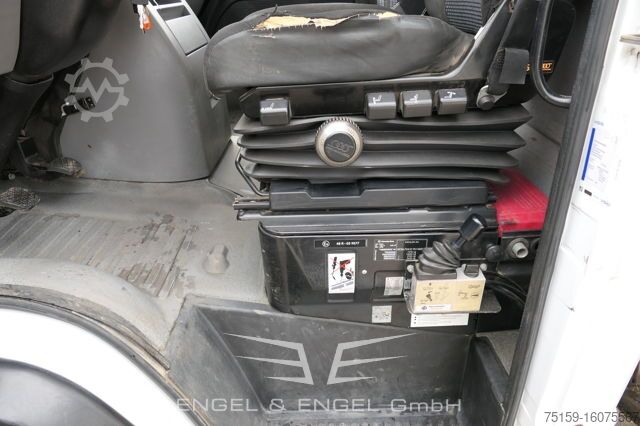 Tipper van mercedes-benz Vario 816D mit Ladekran 3 Sitzer Standheizung HIAB XS 055 DUO - AHK