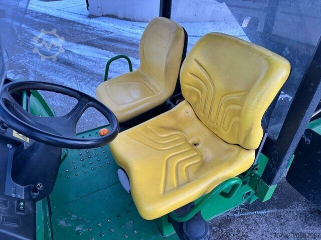 Hofschlepper John-Deere Gator TX