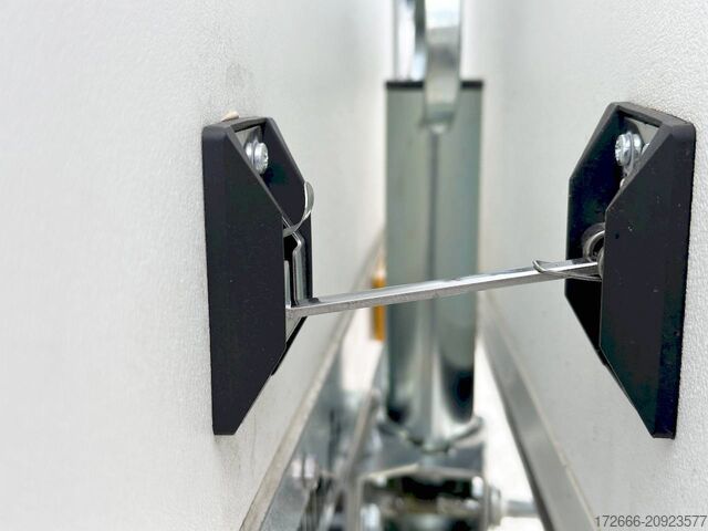 Box trailer Blyss F1330HD 305X146X180CM 1300KG KOFFERANHÄNGER