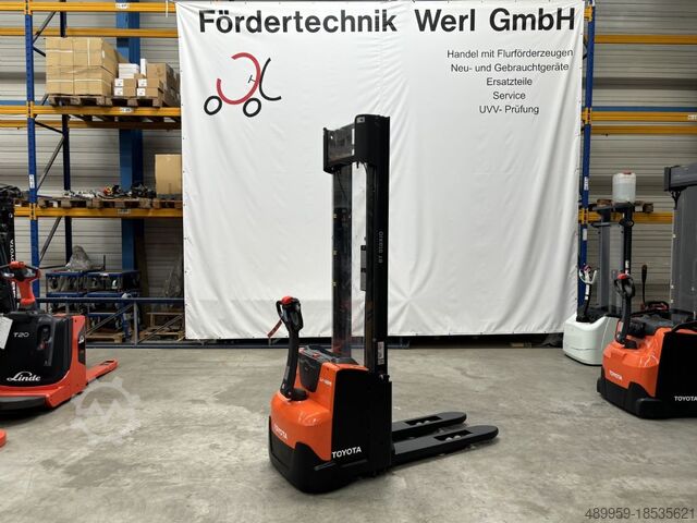 High Lift stacker Toyota Hochhubwagen SWE120L Lithium Ionen