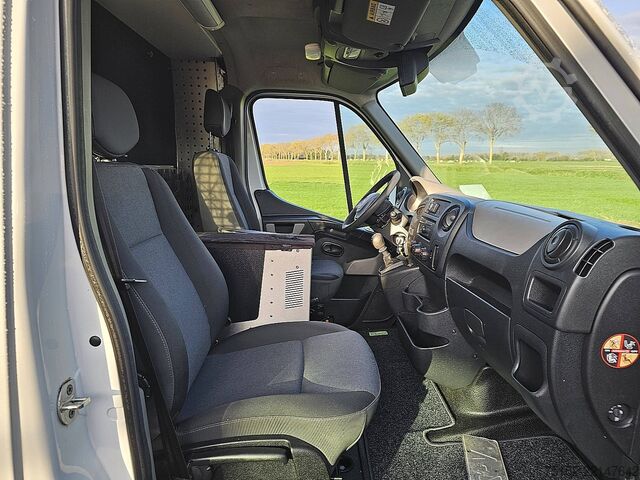 High-roof van RENAULT MASTER 2.3 L2H2 Navi Trekhaak!