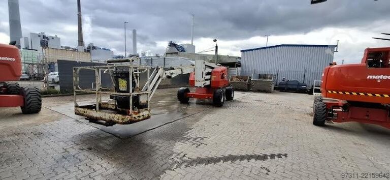 Articulated boom lift JLG 520AJ