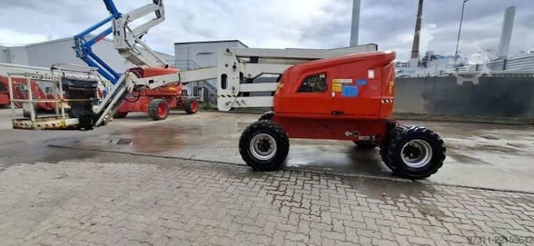 Articulated boom lift JLG 520AJ