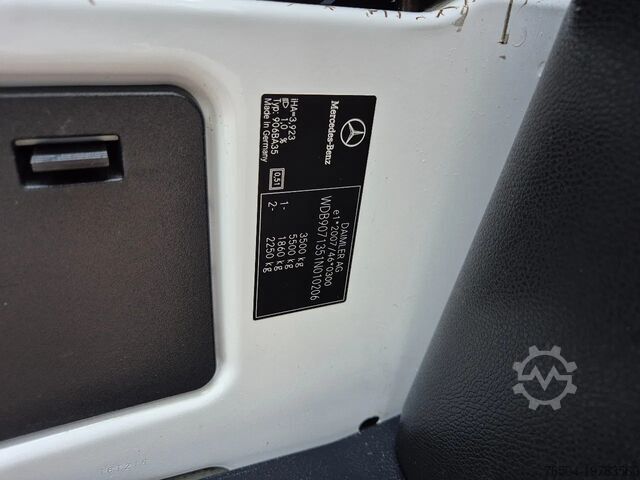 Refrigerated/freezer transport (closed box) Mercedes-Benz Sprinter 316 CDI Kuhlkoffer Thermoking V300MAX ...