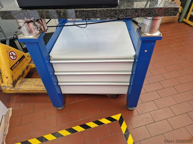 Maschinenuntertisch mit Niveauausgleich  